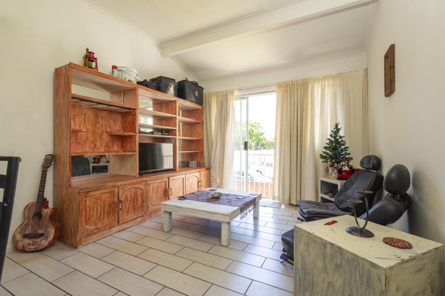 1 Bedroom Property for Sale in Oakglen Western Cape